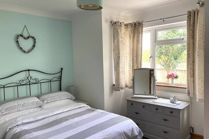 Entire apartment, Hirst at No 8 - a delightful holiday property - a perfect holiday base! in Padstow, Cornwall