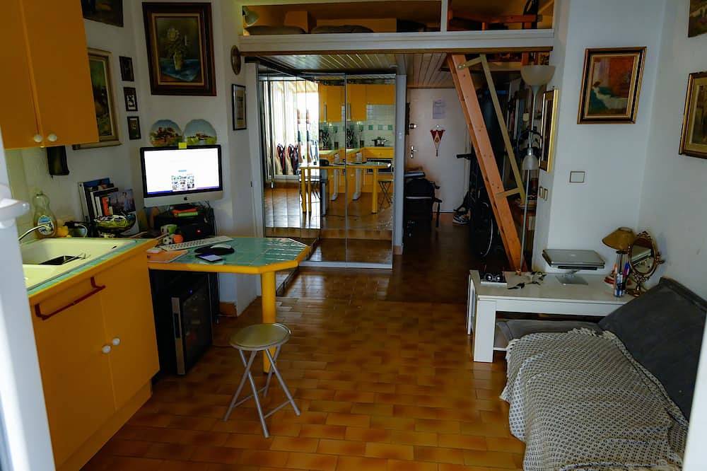 Entire apartment, Studio 20 m² terrasse 18 m² in Èze, Nice region