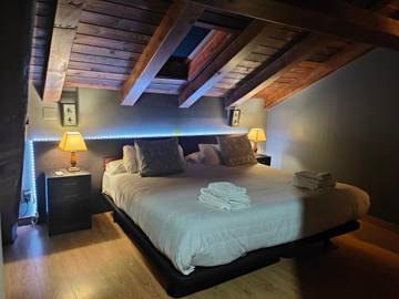 Apartamento de vacaciones para 8 personas, con vistas y balcón, Se admiten mascotas en Roncal-Salazar