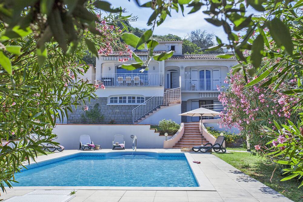 Isolella / Villa vue mer / piscine / plage de sable 200m in Pietrosella, Golfe D'Ajaccio