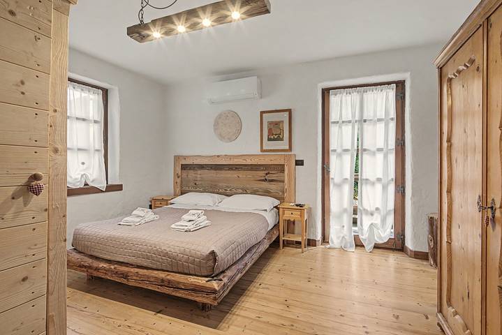 Room 'Camera Genziana' with Mountain View, Wi-Fi and Air Conditioning in Pergine Valsugana, Lago di Caldonazzo