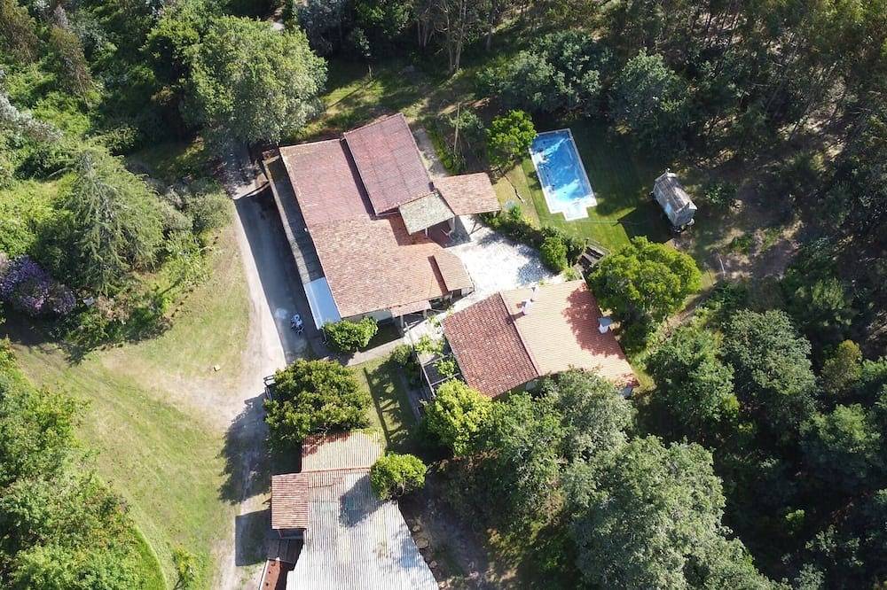 Charming House - Property with pool and 150,000 m2 of forest just for you in Bueu, Rías Baixas