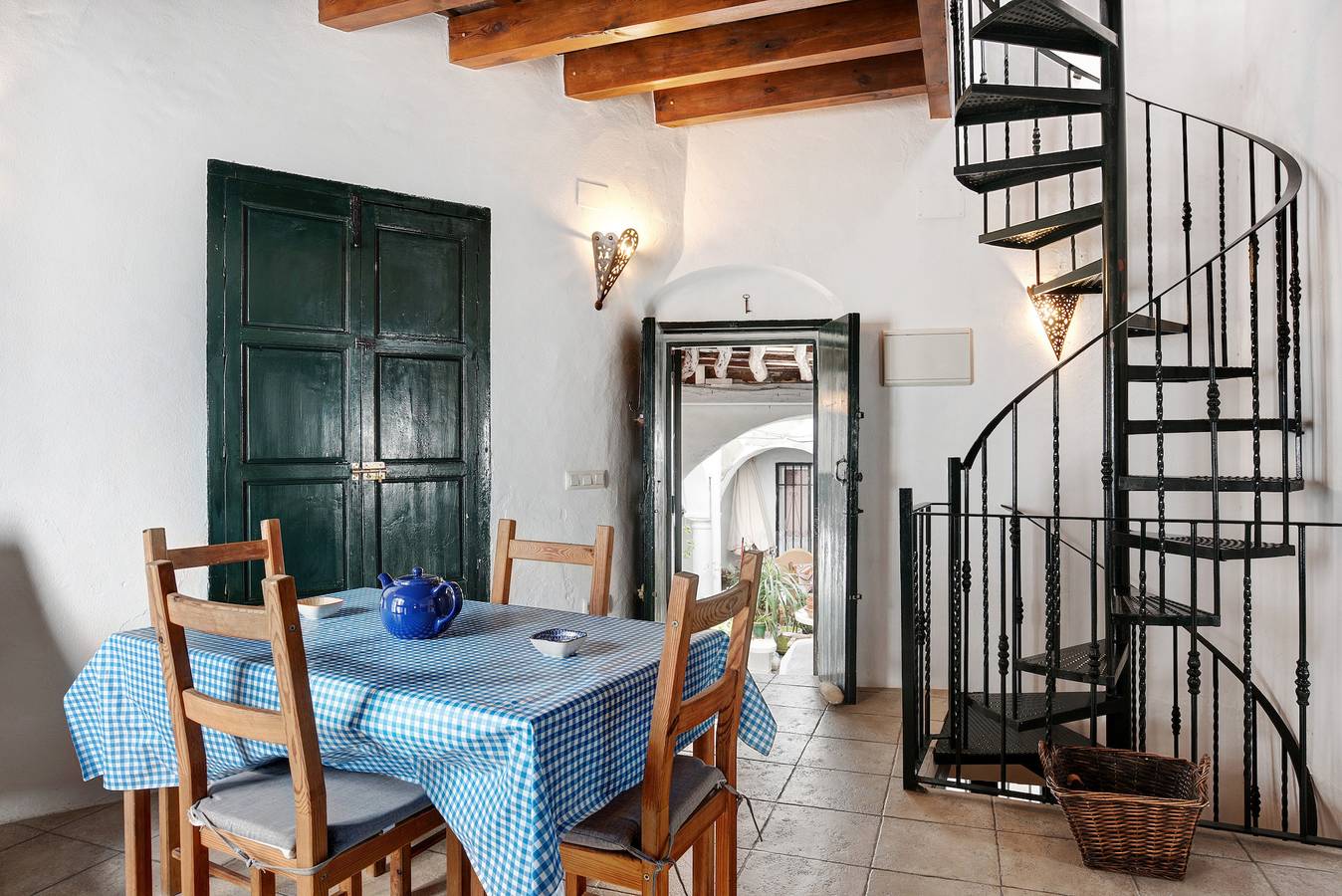 Soleggiata casa di città rustica con ampia terrazza privata e splendida vista a sud in Vejer de la Frontera, Costa de la Luz
