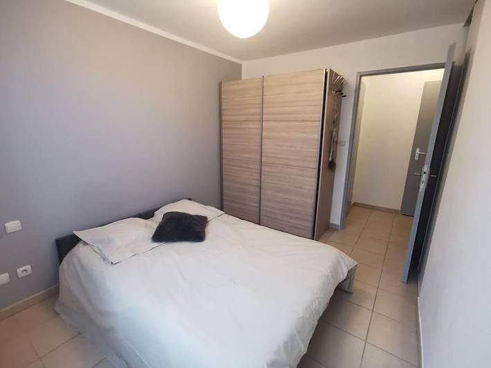 Gîte pour 4 personnes, avec terrasse ainsi que piscine et jardin à Vinassan - 4