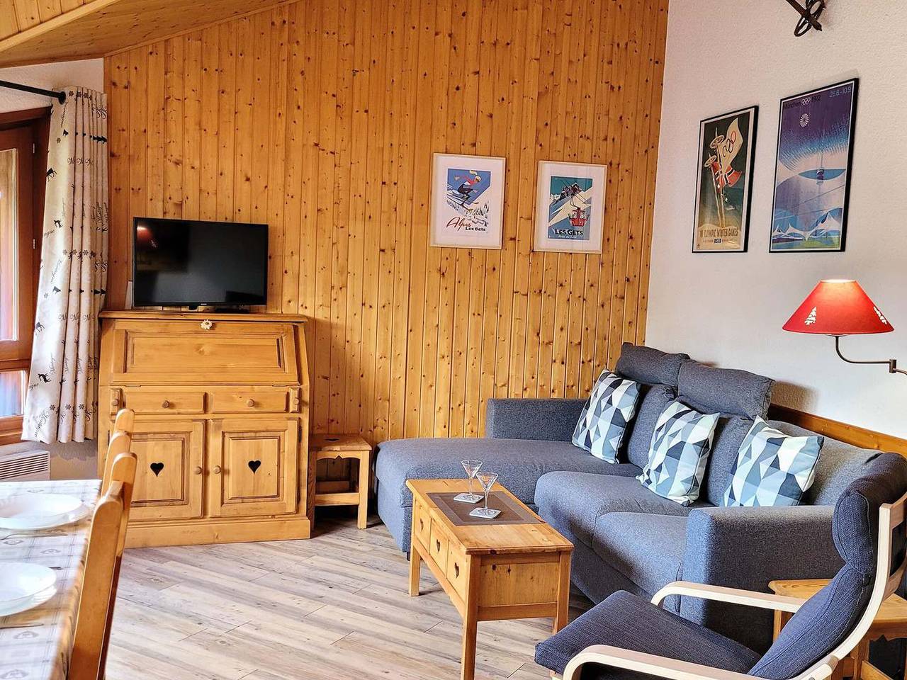 Apartamento entero, Apartamento luminoso con terraza, aparcamiento y Wifi en Les Gets in Les Gets, Les Portes du Soleil