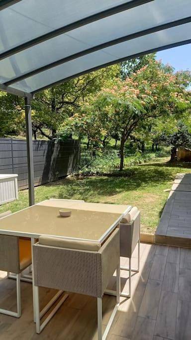 Location de vacances pour 6 personnes, avec jardin ainsi que terrasse et piscine à Saint-Paul-Trois-Châteaux - 4