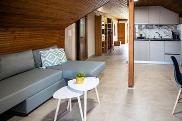 Gîte pour 5 personnes, avec jardin et vue dans Stavros