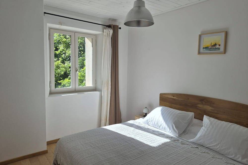 La Robine, Charming house in Provence. Garden and terrace on the banks of the Nesque river in Sault, Parc naturel régional du Mont-Ventoux