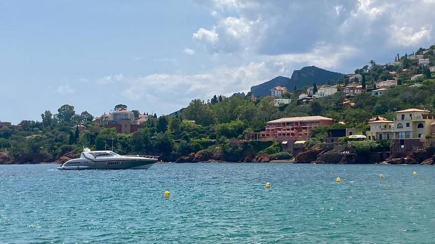 Gîte pour 9 personnes, avec terrasse ainsi que jardin et vue, animaux acceptés dans Port de la Figueirette - 2