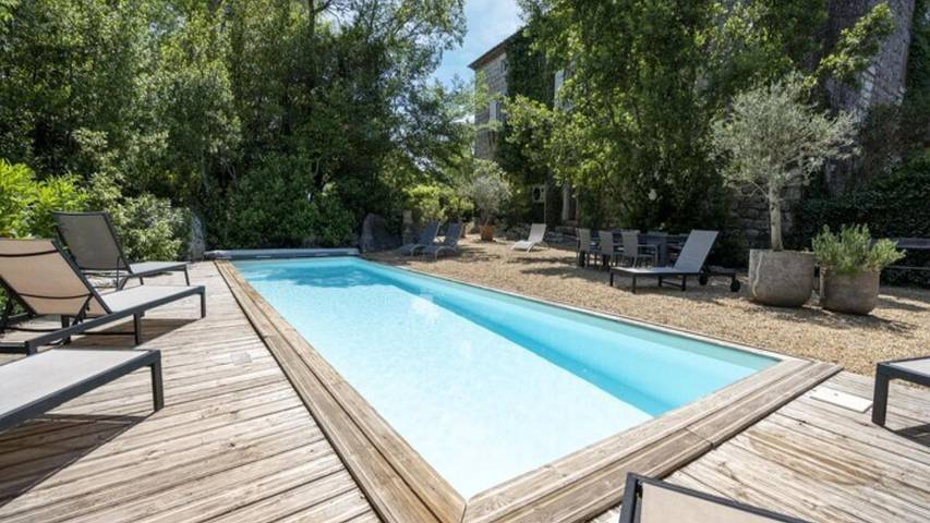 Maison de vacances pour 11 personnes, avec piscine ainsi que jardin et terrasse à Labeaume