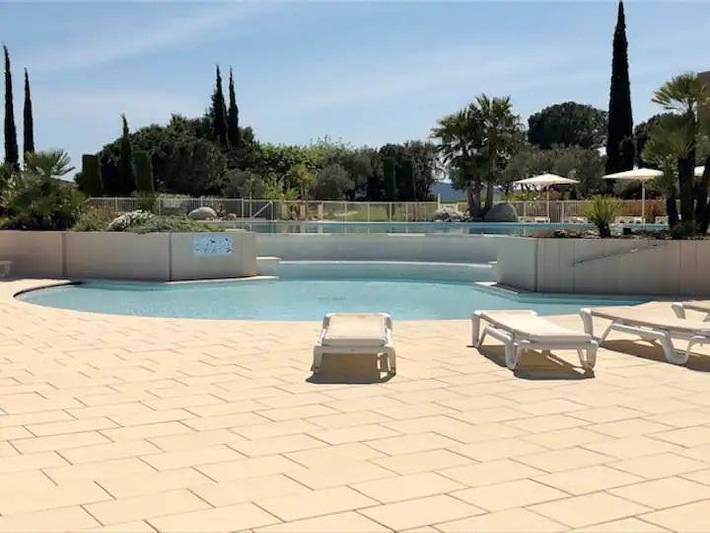 Gîte pour 5 personnes, avec Terrasse et Jardin ainsi que Piscine et Vue à Roquebrune-sur-Argens - 3