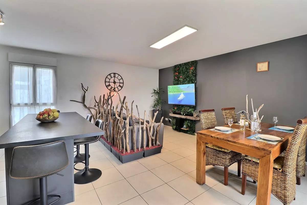 Appartement entier, Appartements pour 4 Personnes in Sarrola-Carcopino, Région d'Ajaccio