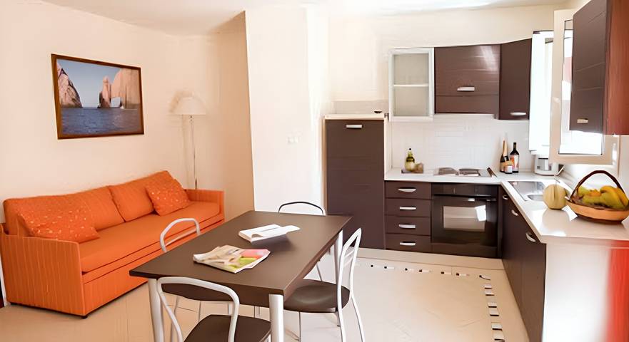 Location de vacances pour 6 personnes, avec terrasse et piscine à Belgodère - 3