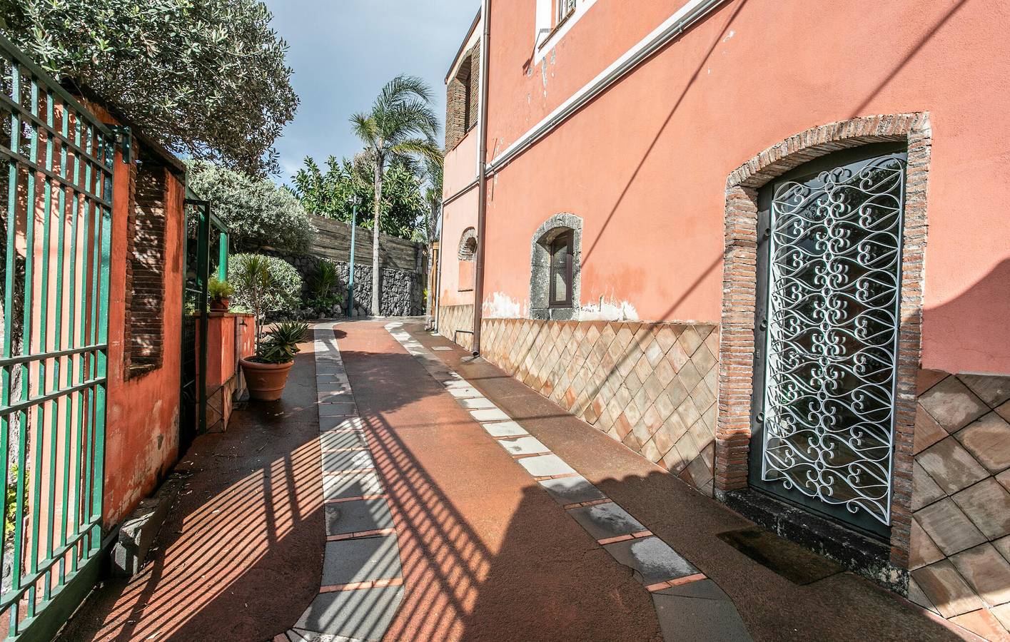 Appartement met zeezicht, zwembad en terras in Santa Venerina in Santa Venerina, Etna