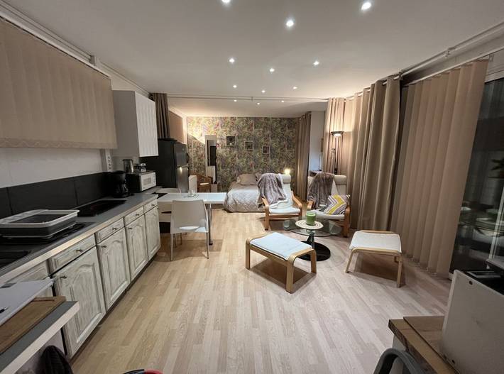 Location de vacances pour 2 personnes, avec terrasse ainsi que jardin et piscine dans Haute-Garonne - 4