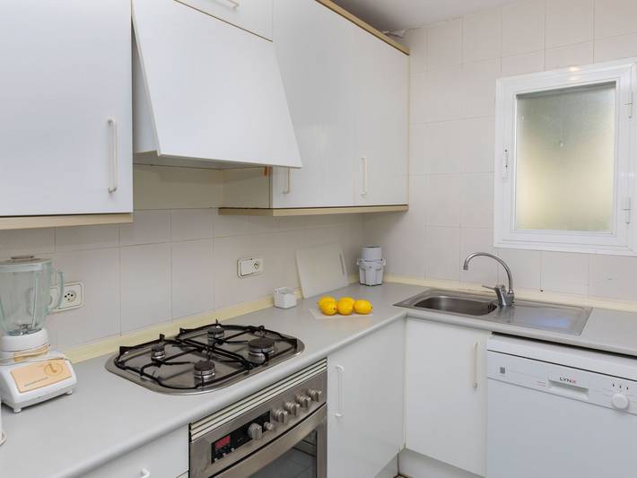 Ferienhaus für 6 Personen, mit Terrasse und Garten in Llanca - 4