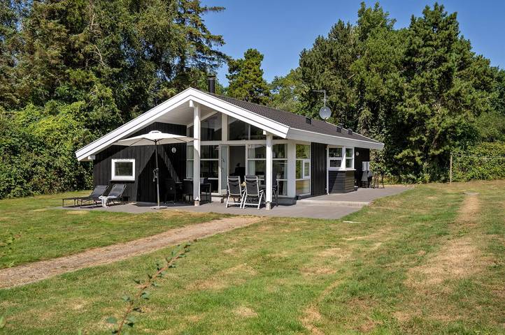 Ferienhaus für 8 Personen, mit Sauna und Garten sowie Terrasse und Whirlpool, mit Haustier in Nordstrand (Tranekær)