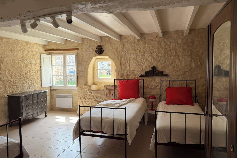 Charming stone house near Saint-Émilion in Lugaignac, Región de Libourne