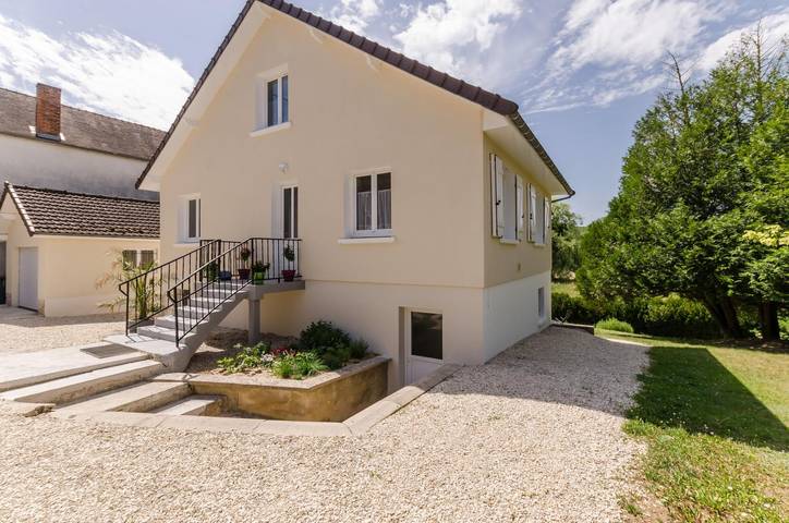 Gîte pour 9 personnes, avec terrasse et jardin à Landreville