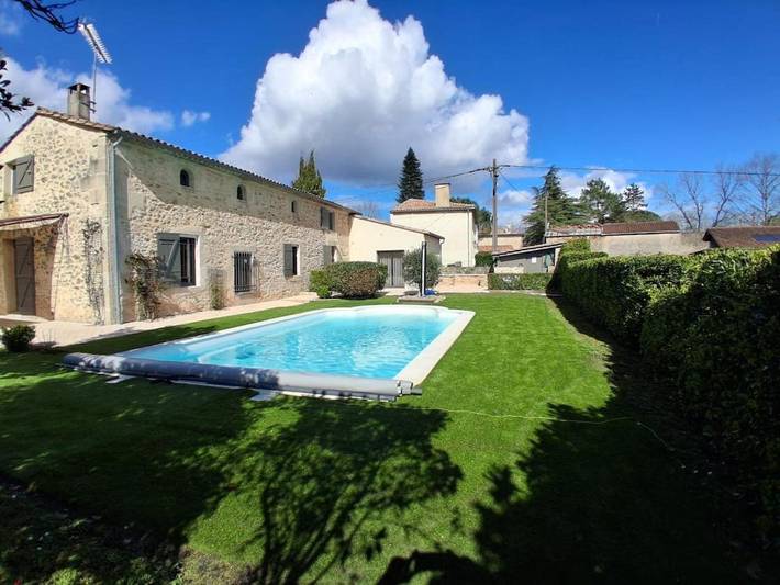 Location de vacances pour 8 personnes, avec Terrasse ainsi que Jardin et Piscine dans Budos