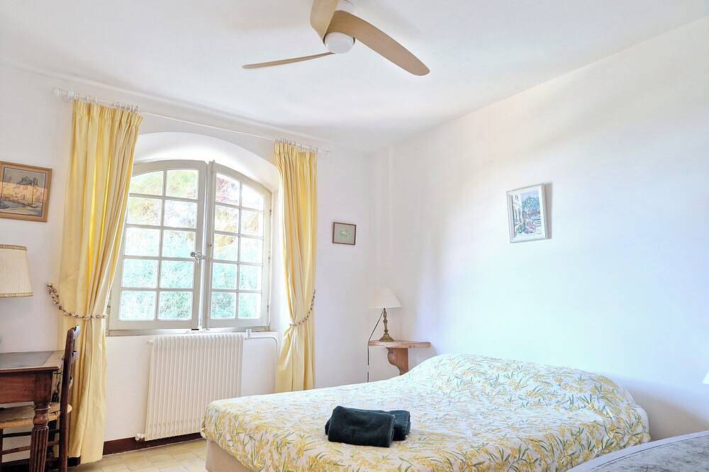 Magnifique Maison Familiale Avec vue sur la Baie de Sanary in Ollioules, Toulon region