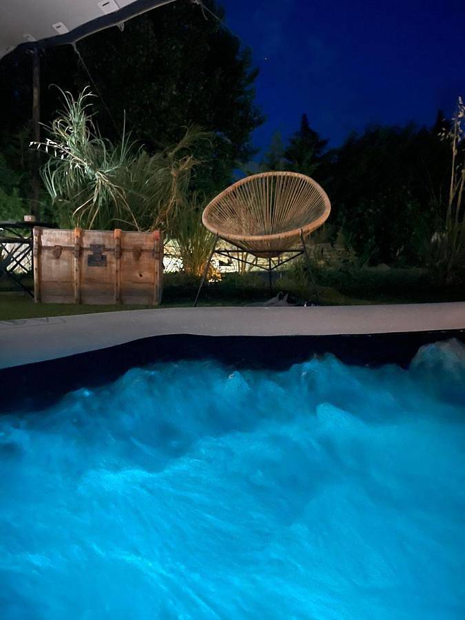 Gîte pour 2 personnes, avec piscine ainsi que jardin et vue à Saint-Julien - 3