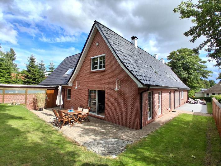 Maison de vacances 'Holidate-Inn' avec terrasses privées, jardin et Wi-Fi in Stadum, Grünes Binnenland