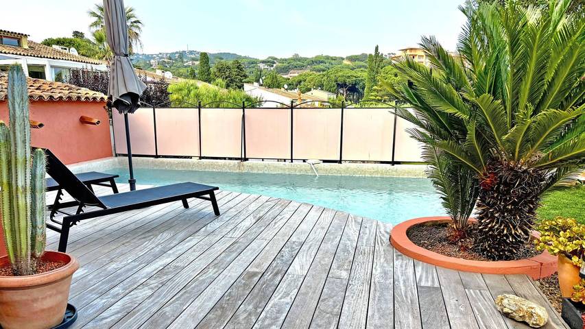 Gîte pour 5 personnes, avec jardin ainsi que terrasse et piscine, adapté aux familles dans Plage de la Garonnette - 3