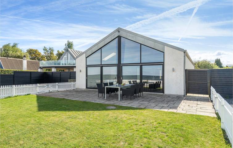 Ferienhaus für 8 Personen mit Pool in Strøby, Stevns und Umgebung