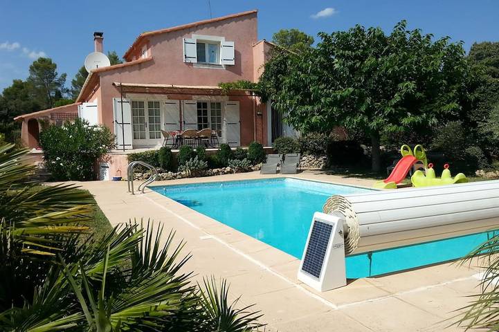 Location de vacances pour 8 personnes, avec Terrasse et Jardin à Sillans-la-Cascade