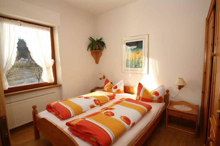 Ferienwohnung für 3 Personen, mit Whirlpool und Sauna sowie Balkon, mit Haustier in Zell Stadt (Mosel) - 2