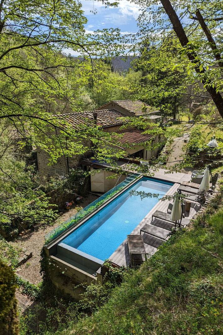 Location de vacances pour 12 personnes, avec jardin à Loro Ciuffenna