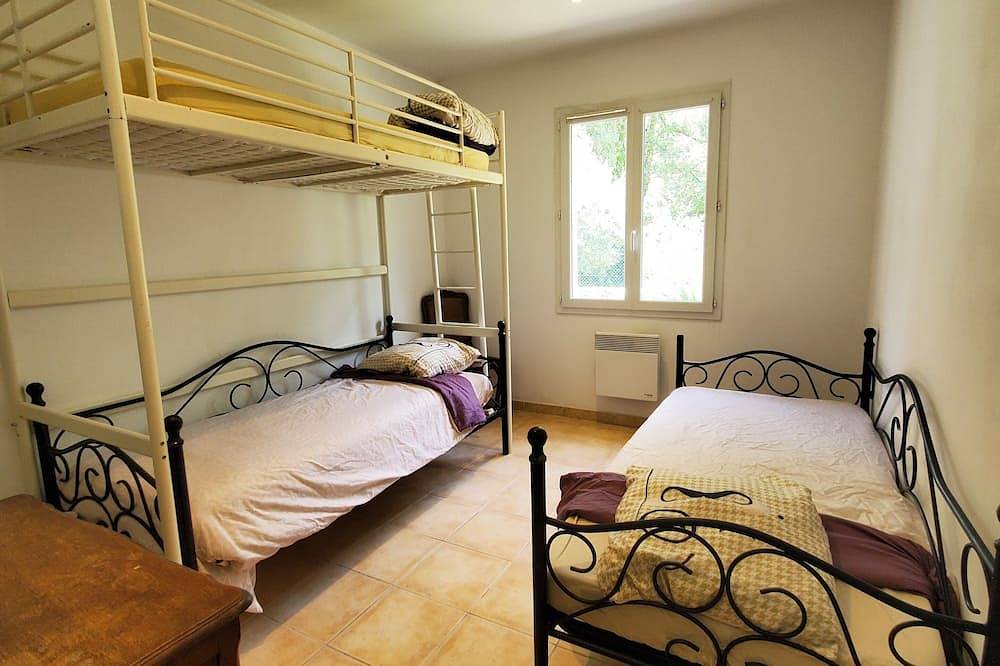 New villa for 15 people with private heated pool in Le Thoronet, Draguignan region