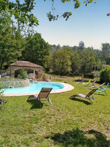 Cottage pour 9 personnes, avec piscine et terrasse, animaux acceptés à Montferrat