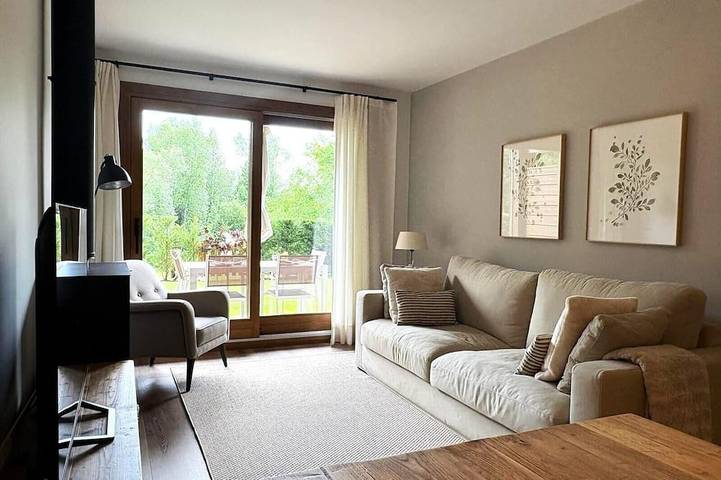 Appartement de vacances pour 5 personnes, avec piscine et jardin