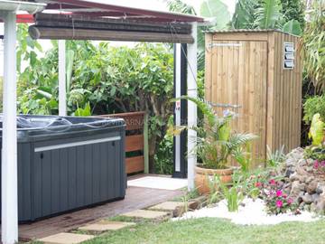 Location de vacances pour 2 personnes, avec terrasse aux Avirons