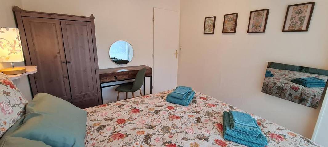 Location de vacances pour 6 personnes, avec piscine ainsi que vue et jardin, animaux acceptés à La Douze - 2