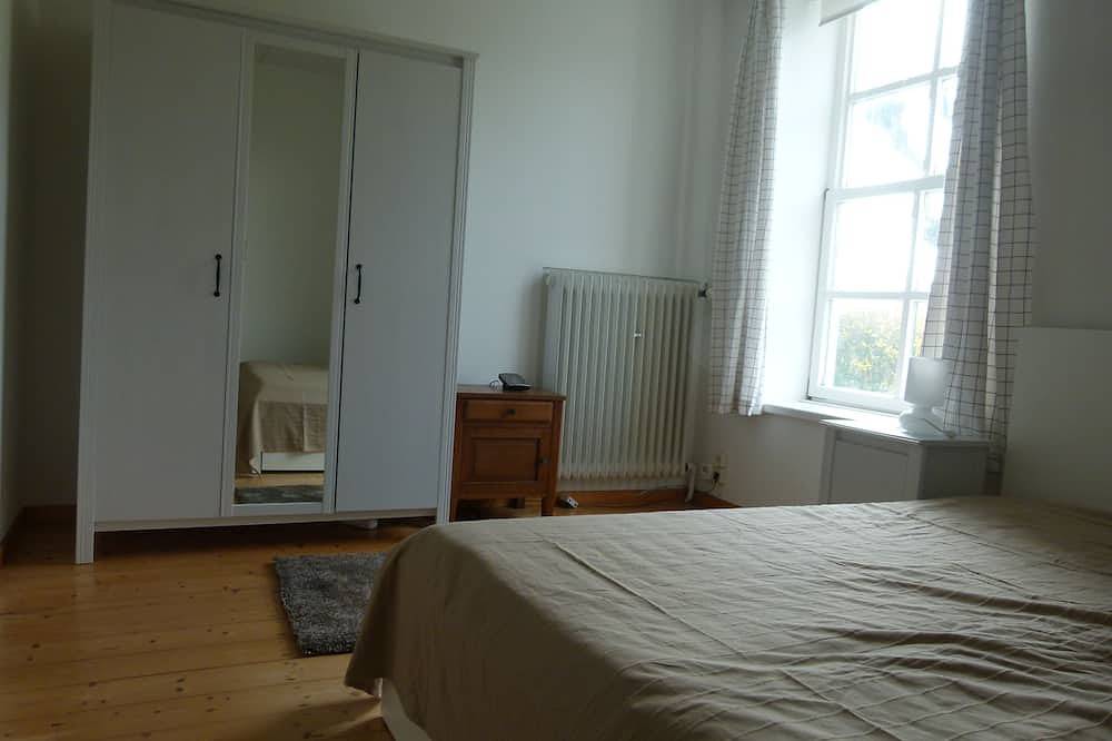 Historische Ferienwohnung für 10 Gäste. Platz für eine große oder zwei Familien. in Neßmersiel, Dornum