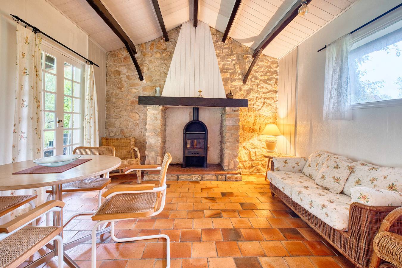 Gîte La Cascade - Domaine l'Étang des Mirandes con piscina condivisa in Varaignes, Parco naturale regionale di Périgord-Limousin