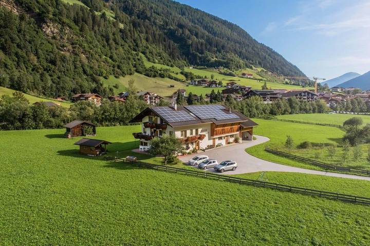Bauernhof für 3 Personen, mit Balkon und Terrasse sowie Sauna in Neustift im Stubaital