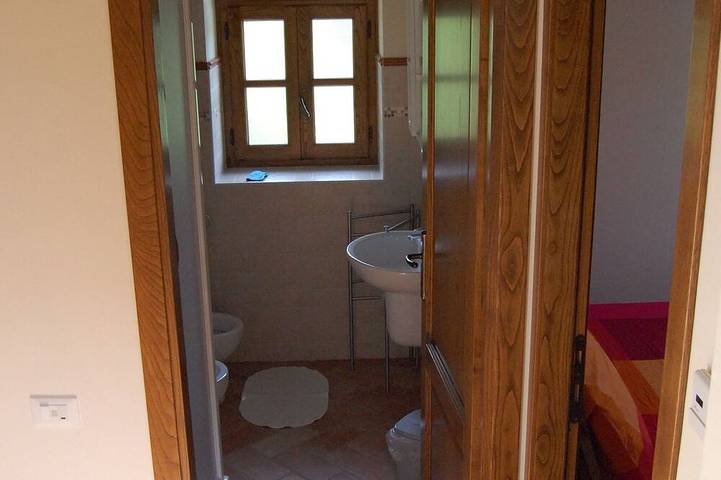 2 Bed Modernised Barn with Pool, within easy walking distance to Town. in Bagni di Lucca, Lucca Province