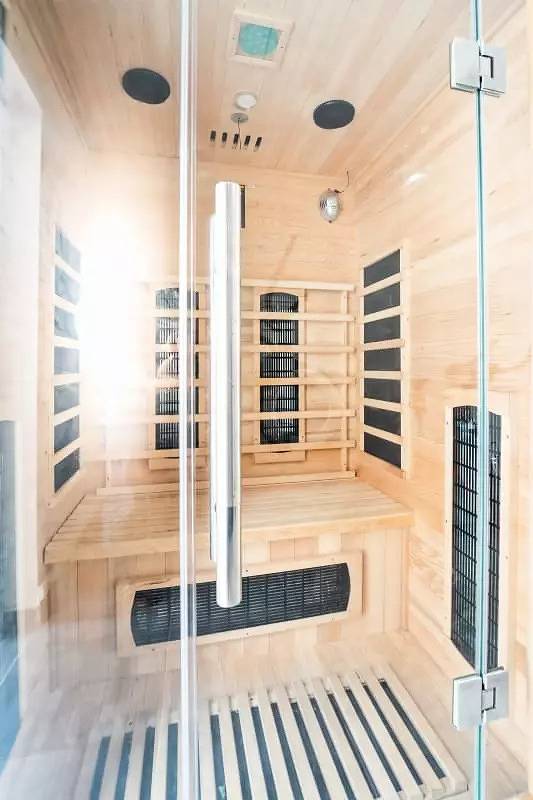 Location de vacances pour 24 personnes, avec jardin ainsi que piscine et sauna à Le Moule - 4