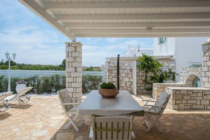 Location de vacances pour 8 personnes, avec jardin ainsi que piscine et jacuzzi dans Aliki - 3