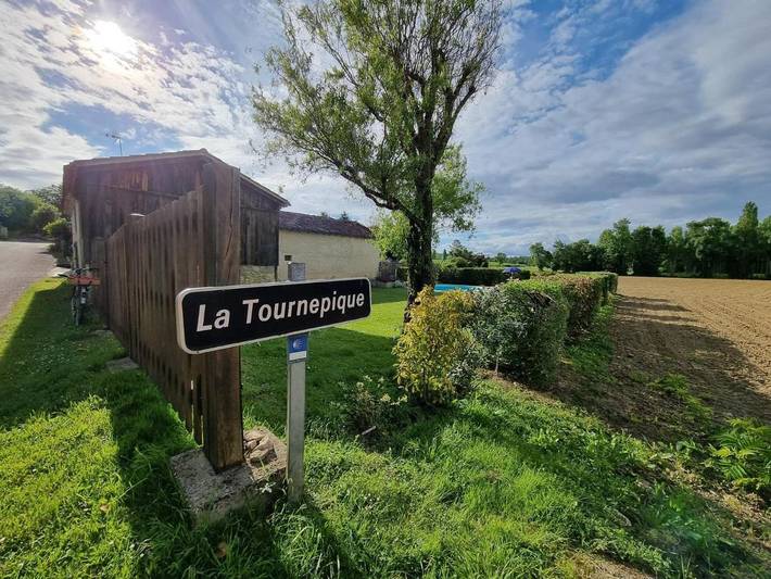 Location de vacances pour 2 personnes, avec piscine et jardin à Fourcès - 2