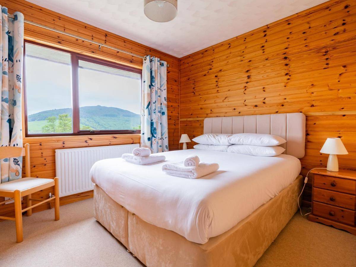 Holiday Home Achmony Number 8 by Interhome in Drumnadrochit, Highlands