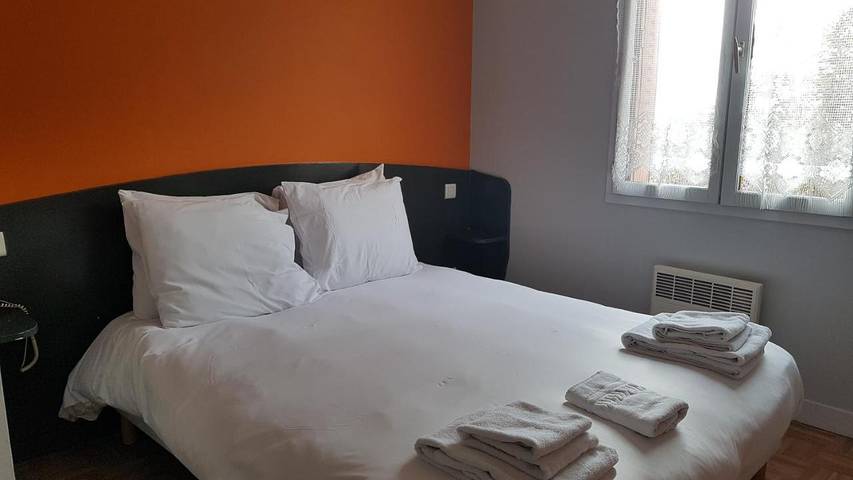 Hôtel pour 3 personnes, avec terrasse et jardin à Ars-sur-Formans - 2