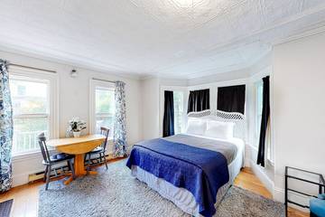 Gîte pour 12 personnes, avec terrasse dans Castine