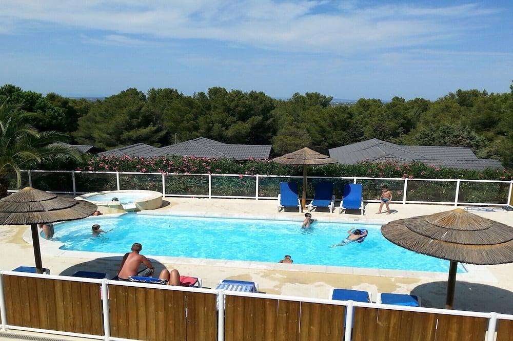 Chalet 2 bedrooms air-conditioned in full nature close beaches of the cap d'agde in Agde, Mediterranean Coast (France)