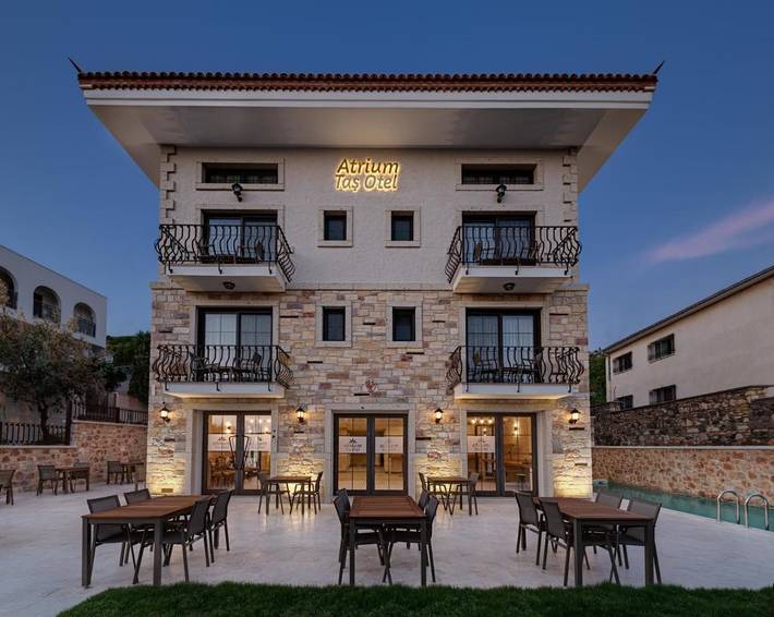 Hôtel pour 2 personnes, avec balcon ainsi que piscine et jardin