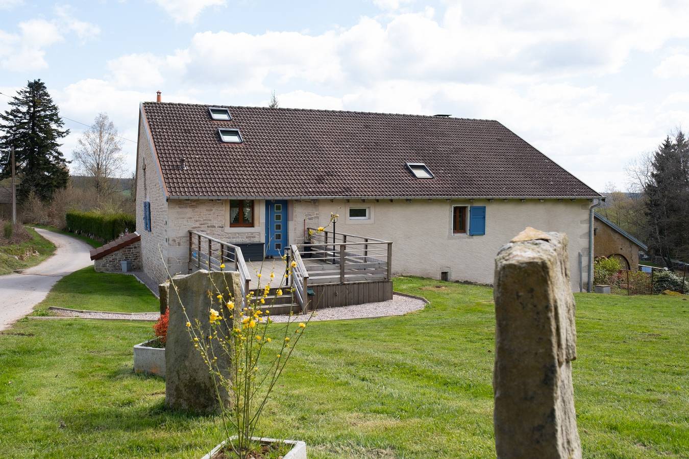 Gîte « Gîte Des Roches » con terraza privada, jardín privado y Wi-Fi in Le Clerjus, Región de Épinal